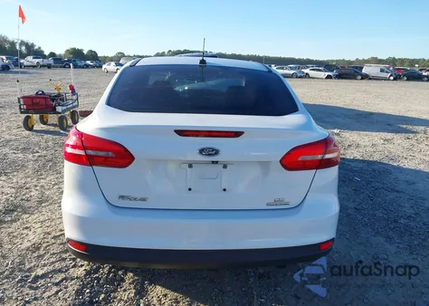 2016 Ford Focus Se z USA, uszkodzony, nr VIN 1FADP3F25GL239100
